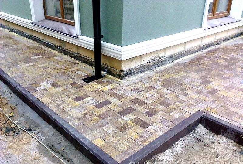  положить тротуарную плитку своими руками на бетонное основание .