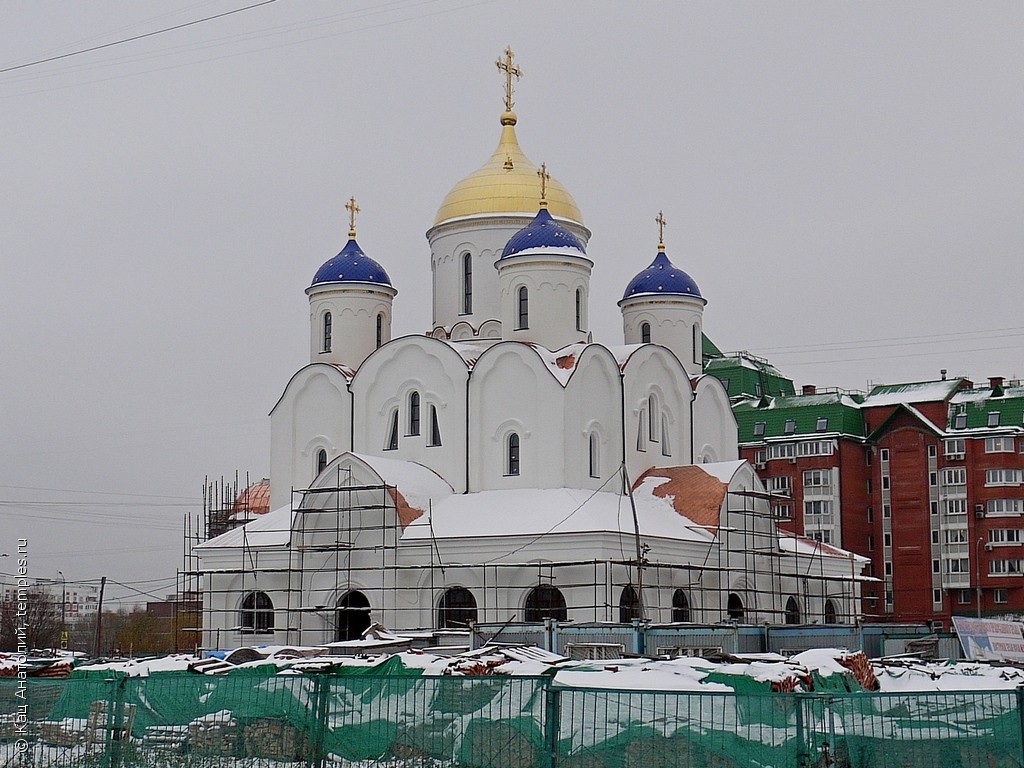 Храм в северном. Церковь Южное Бутово. Храм введения Пресвятой Богородицы в Бутово. Храм ведения Южное Бутово. Введение во храм Пресвятой Богородицы Южное Бутово.