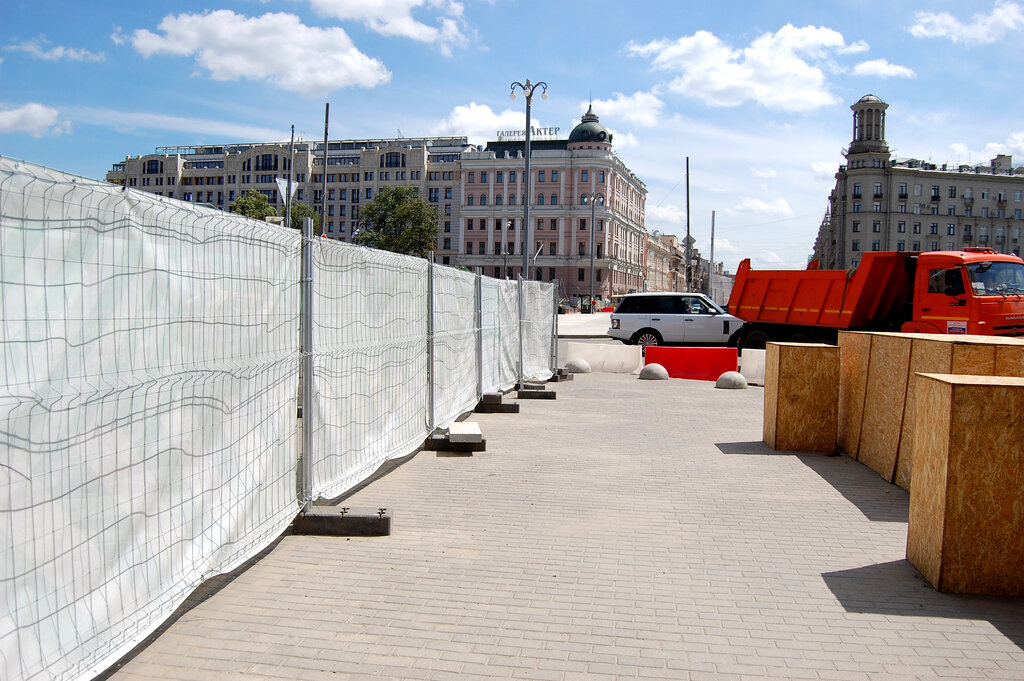 Установка временных ограждений в москве. Секция временного ограждения Euro 2,0х3,45. Временные ограждения Гранд лайн. Временное ограждение евро Гранд лайн. Панель временного ограждения 1,74х3,1 ZN.