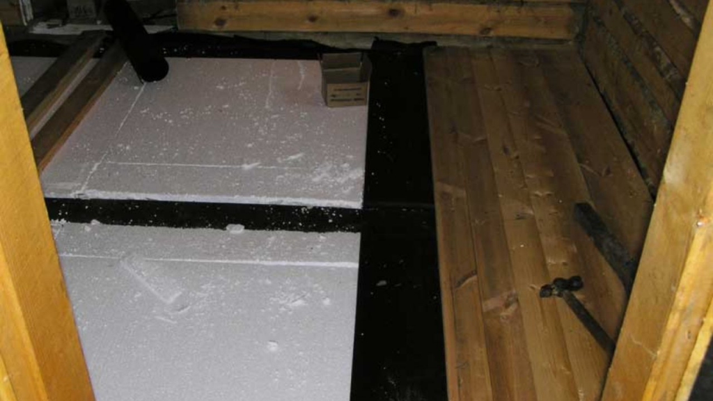  залить бетонный пол в бане с уклоном под слив:  залить пол в .