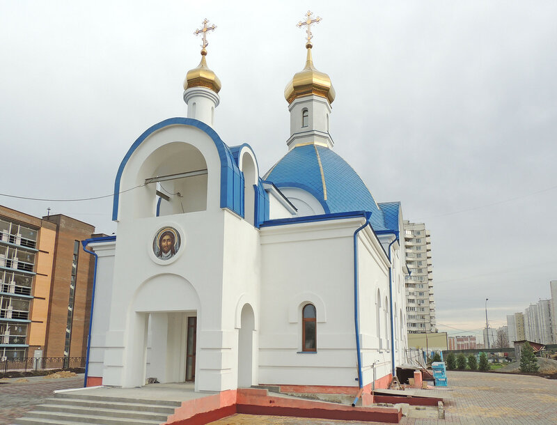 Храм в северном. Храм бульвар Дмитрия Донского. Бутово Церковь бульвар Дмитрия Донского. Храм Святого князя Дмитрия Донского в поселке Ханкала. Церковь Илии пророка в Северном Бутове.