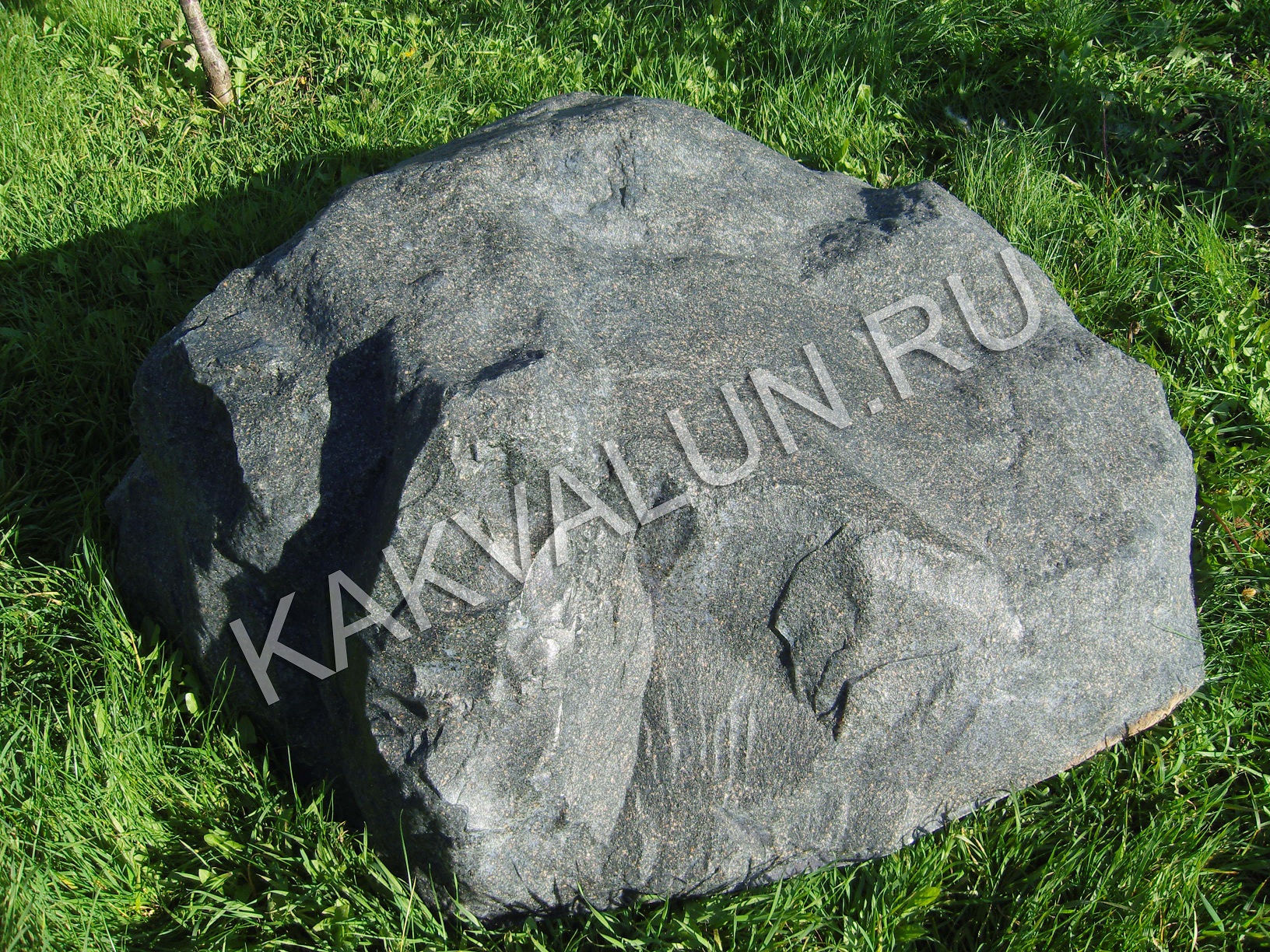 Минус stone. Крышка люка камень 80 f07805. D024 камень. Валун искусственный d170. Декоративная крышка для колодца под камень.