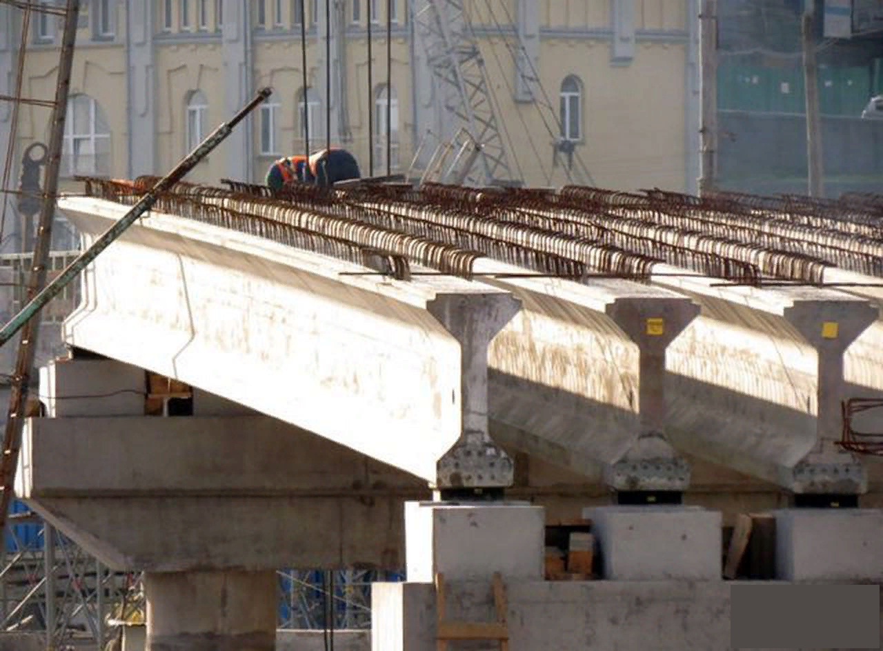 Предварительно напряженные. Балка Мостовая железобетонная 33м. Жб балка Мостовая 24м. Балки пролетного строения железобетонные 24 м. Раскрепление железобетонных балок пролетного строения.