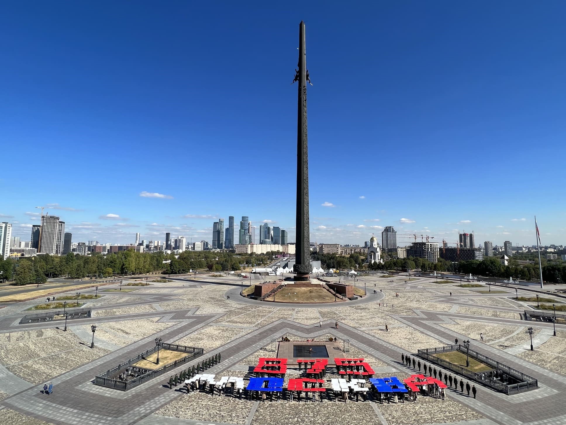 Поклонная гора абрамс. Парк Победы на Поклонной горе Москва. Парк Поклонная гора. Поклонная гора мемориал. Парк на Поклонной горе в Москве.