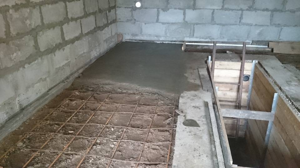 Пол в подвале чем залить:  залить бетонный пол в подвале гаража