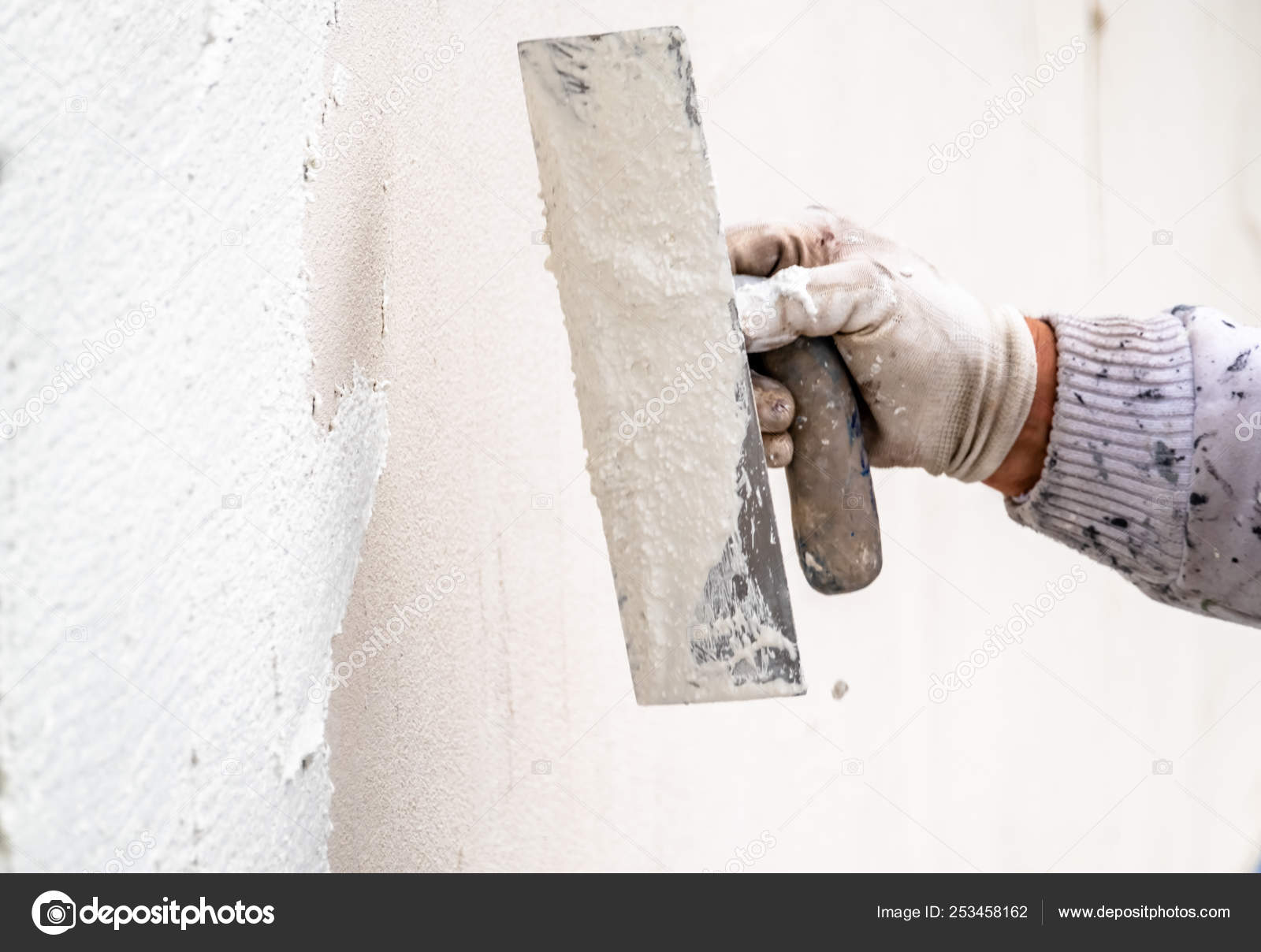 Как самостоятельно зашпаклевать стены под обои своими руками пошаговая инструкция