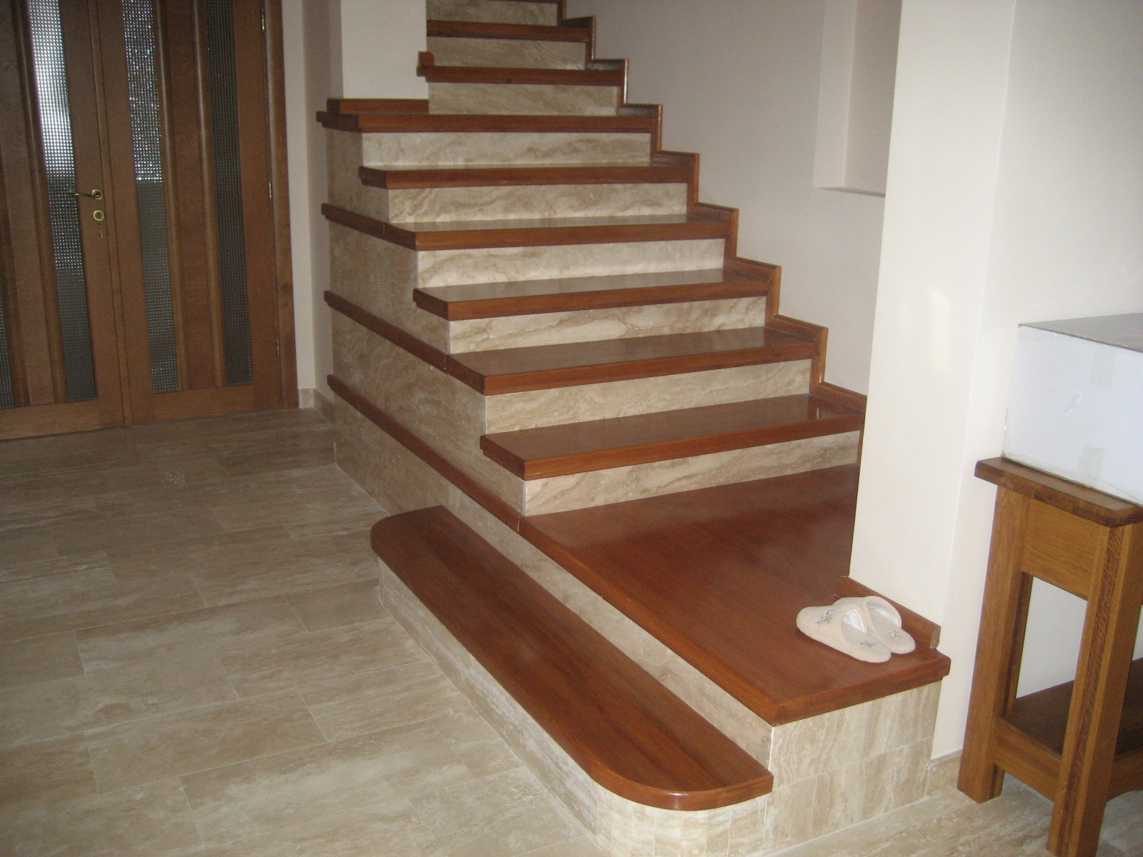  лестница с деревянными ступенями фото: Деревянные ступени на .