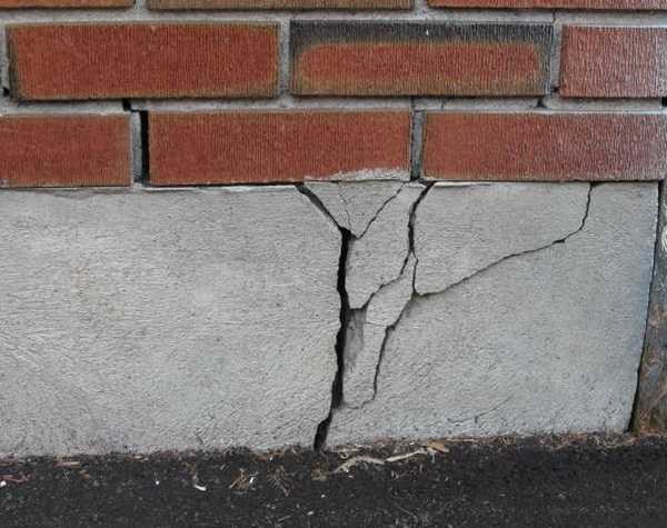  усилить фундамент если трещина по стене в новом доме –  укрепить .