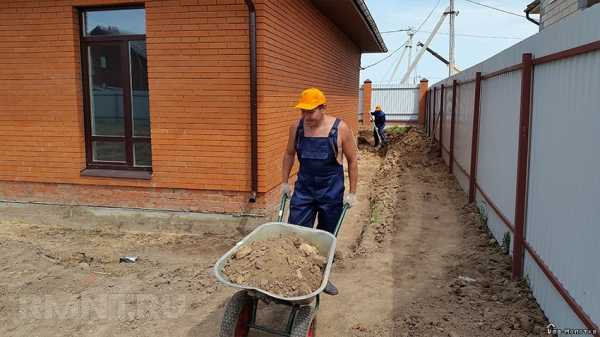 Чем отделать бетонную отмостку вокруг дома фото